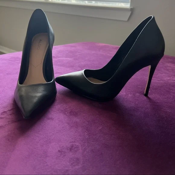 Size 5 Black Aldo Pumps - Picture 1 of 3